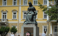 bardkupele_pamatnik_sisi12.jpg