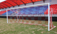 Práce na futbalovom štadióne pred prvým zápasom finišujú