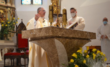 V Humennom posvätili nový oltár