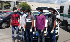 Policajti v aute objavili päť nelegálnych migrantov zo Srí Lanky
