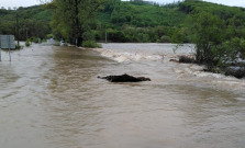 Hasiči majú plné ruky práce, kvôli intenzívnemu dažďu zasahujú aj v Prešovskom kraji