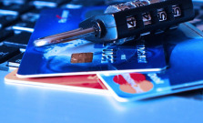 Polícia opäť upozorňuje na prípady zneužitia údajov z platobných kariet