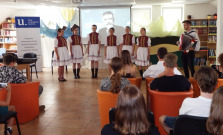 Študenti Gymnázia Leonarda Stöckela sa predstavili v rámci seminárov v knižnici