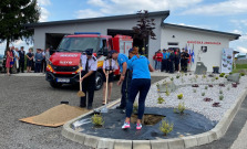 VIDEO | V Osikove slávnostne odovzdali zrekonštruovanú hasičskú zbrojnicu a nové vozidlo