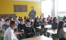 VIDEO | Gymnázium Leonarda Stӧckela úspešne vstúpilo do nového školského roka