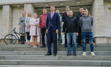 Prešovská župa ocenila občanov, ktorí vymenili auto za pešiu chôdzu