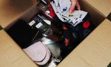VIDEO | Spojená škola Pod papierňou pomohla ľuďom bez domova, zapojila sa do ponožkovej výzvy
