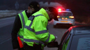 V Sečovciach zastavili vodiča so zákazom šoférovania, polícia uňho našla aj drogy