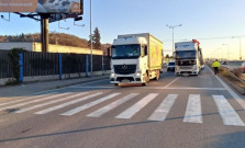 Kolízia dvoch kamiónov na Južnom nábreží spôsobila obmedzenia