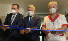 Lengvarský navštívil prešovskú nemocnicu, poďakoval sa zdravotníkom a otvoril špičkové centrum