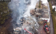 Požiar v obci Bukovec. Kedysi vychýrený hotel pohltili plamene