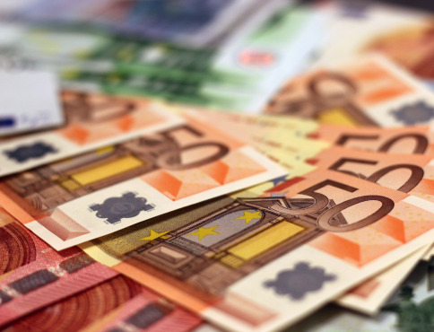 Falošná výhra pripravila muža o takmer 6 000 eur