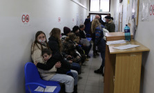 Cudzinecká polícia v Prešove pracuje 24 hodín denne, pomáhajú aj študenti a dobrovoľníci