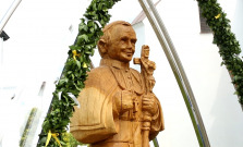 VIDEO | Nová kaplnka so sochou Jána Pavla II. v Osikove