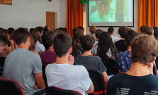 VIDEO | Na Gymnáziu Leonarda Stöckela premietali film svojho bývalého žiaka