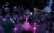 VIDEO | V Čečejovciach otvorili krásnu spievajúcu fontánu