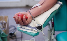 Za prvý polrok 2022 medziročne stúpol počet odberov krvi, no na predpandemickú úroveň sme sa ešte nevrátili