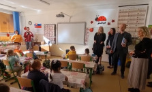 VIDEO | Gábor Grendel navštívil Základnú školu s materskou školou Pod Vinbargom