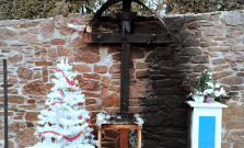V Zborove niekto podpálil drevený kríž