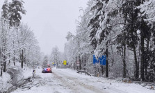 Husté sneženie komplikuje dopravu v okolí Popradu