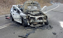 Pri dopravnej nehode pri Alpinke v Košiciach jedno z áut pohltili plamene