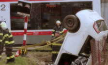 VIDEO | Zrážka vlaku s autom v Bardejove: Vodička vyviazla s ľahkým zranením