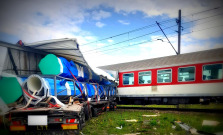 V Prešove sa zrazil vlak s kamiónom