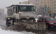 Dážď v Košiciach ustal, začalo sa s preventívnym posypom ciest a chodníkov