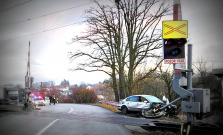 V Haniske pri Prešove sa zrazil vlak s autom