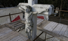 Na verejnom cintoríne v Košiciach začali reštaurovať centrálny kríž