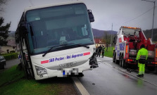 V Kľušove pri Bardejove sa zrazilo auto s autobusom