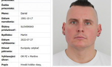 Trestne stíhaného Daniela Bombica eskortovali na Slovensko. Momentálne je v policajnej cele