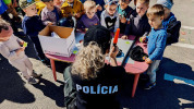 Policajti navštívili materskú školu, predviedli prácu aj štvornohého hrdinu Falca