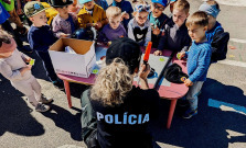 Policajti navštívili materskú školu, predviedli prácu aj štvornohého hrdinu Falca