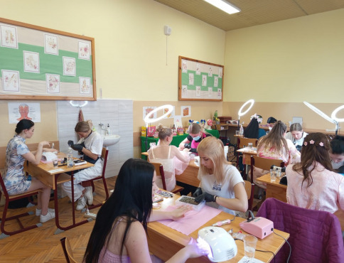 VIDEO | Celoslovenská súťaž manikérok na Súkromnej strednej odbornej škole služieb v Bardejove