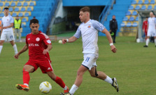 Futbalisti Bardejova nezvládli ďalší zápas, futbalistky naopak získali titul