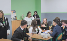 VIDEO | Gymnázium Leonarda Stöckela má za sebou maturitný týždeň