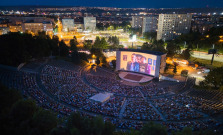 Letné kino opäť ožíva pod hviezdami