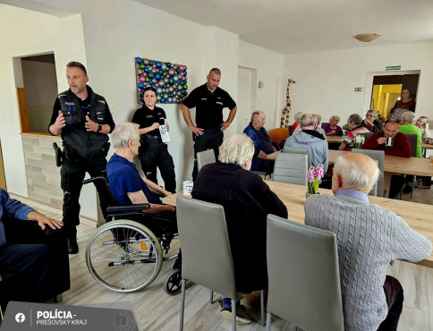 Seniori dostali cenné rady od polície!