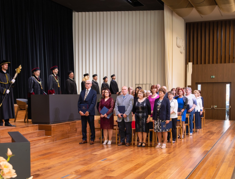 Seniori úspešne zvládli Virtuálnu univerzitu tretieho veku
