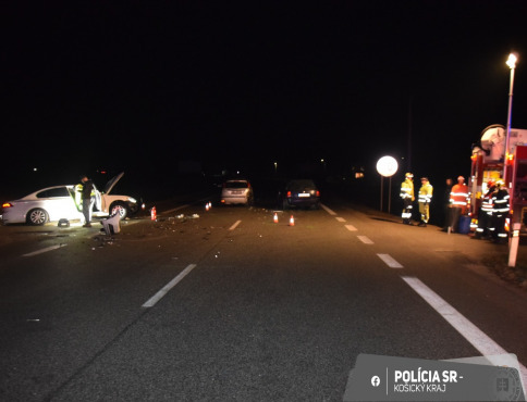 Útek z miesta nehody a zrážka do zvodidiel: Polícia vyšetruje dve udalosti