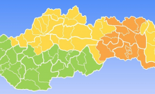 Popoludní udrú intenzívne búrky, možné sú aj supercely