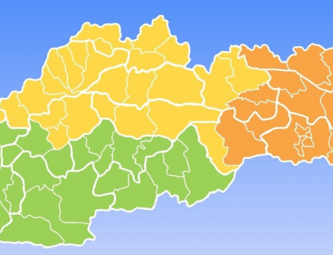 Popoludní udrú intenzívne búrky, možné sú aj supercely
