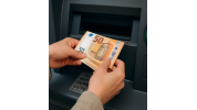 Zistila, že má na účte 1 450 € navyše. Vybrala ich a použila