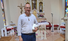 Misionár Vlastimil Chovanec z Rwandy na svätej omši v Hrabovci