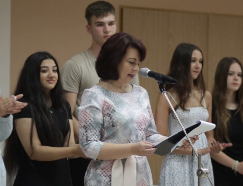 VIDEO | Slávnostná rozlúčka a ocenenia pre najlepších na SOŠ EHS v Bardejove
