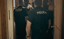 Zásah v Dnipre: Slovenskí policajti vyšetrujú bombové hrozby zo škôl