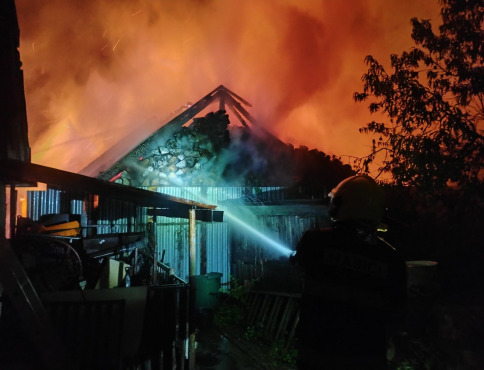 Pri Trebišove horel sklad a dielňa, škody sú v tisícoch