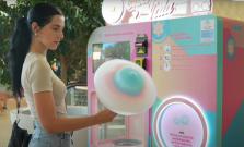 VIDEO | Svet farieb, chutí a tvarov: Vyskúšajte automat na cukrovú vatu