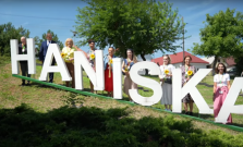 VIDEO | Haniska bojuje o uznávaný titul Dedina roka